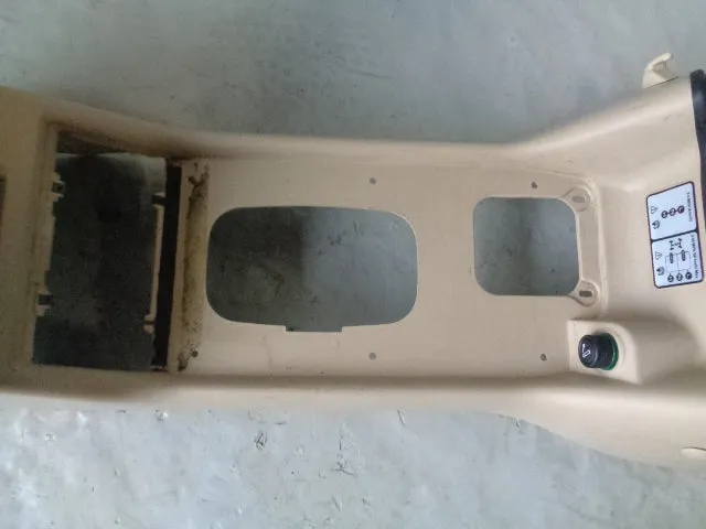 Discovery 2 Centre Console Armrest Beige Auto Land Rover 1998 to 2004 R07023